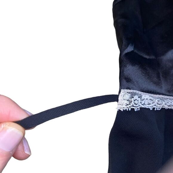 EUC Flora’s Follies Black Nightie with Lace - Picture 2 of 9